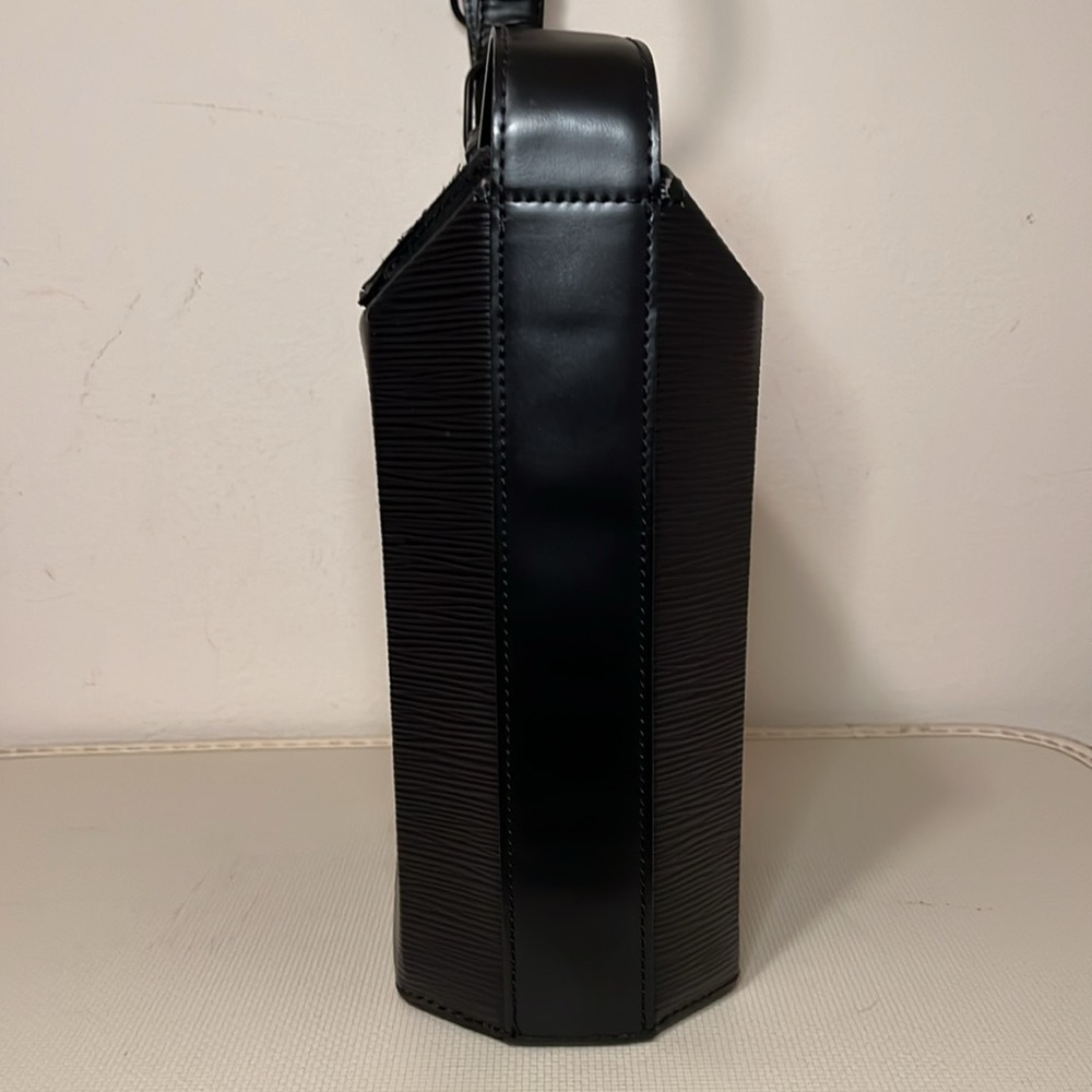 Louis Vuitton Black Epi Sac Seau - Picture 4 of 16